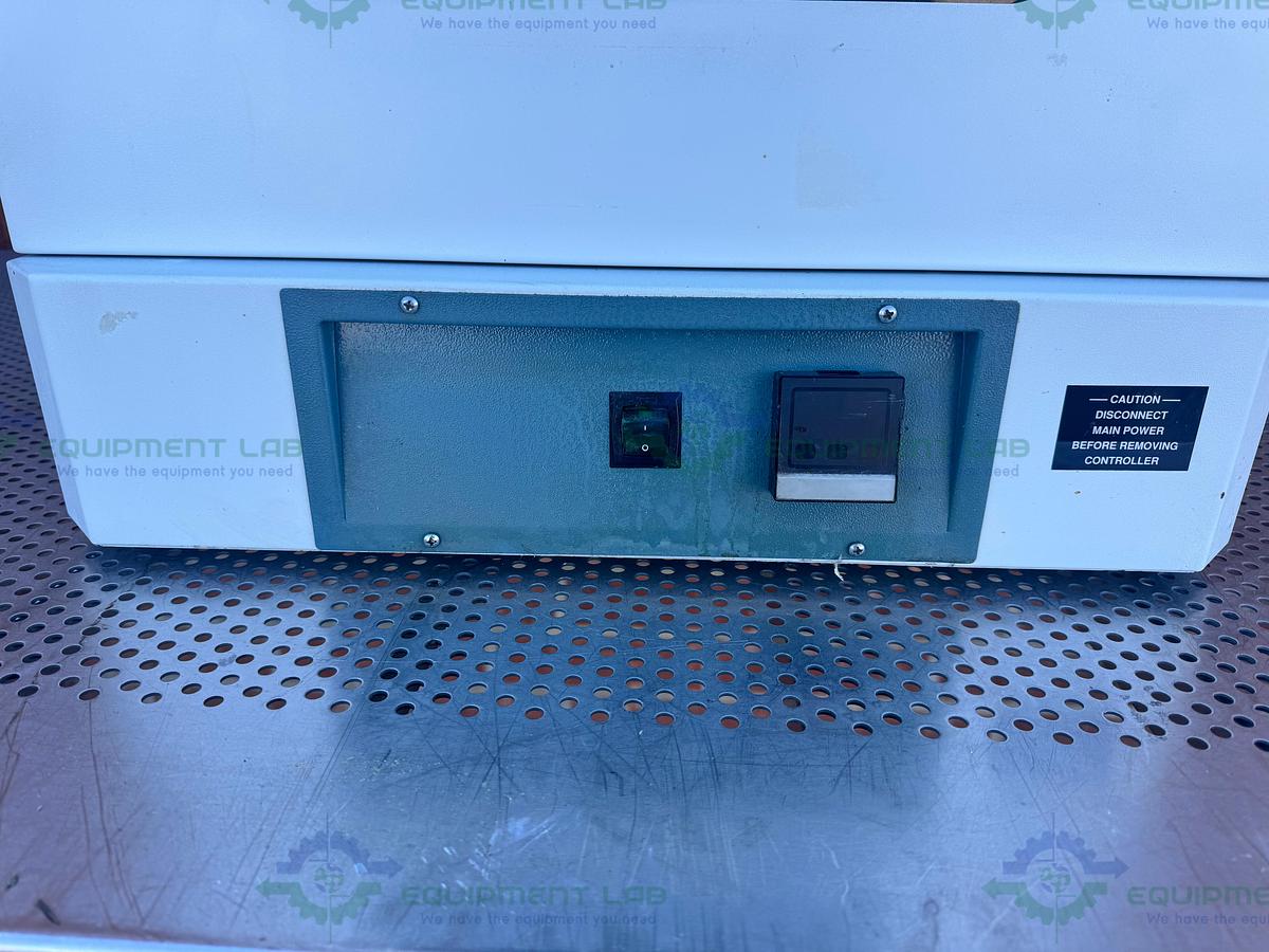 Used Lindberg / Blue M VO1218A Vacuum Oven 6° to 260°C, 1.5 cu. ft.
