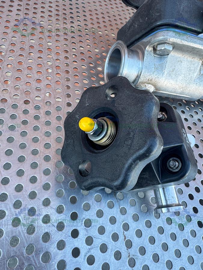 Used 2- ITT Pure Flo  RA25MAX Diaphragm Valve w/ 1 1/2" to 3/4" Sanitary Fitting