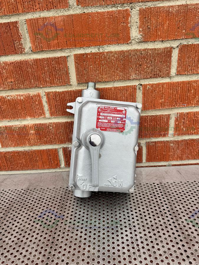 Used Killark XECE-204A3 Circuit Breaker Enclosure 240/480V w/ Cutler EHD 14K Breaker