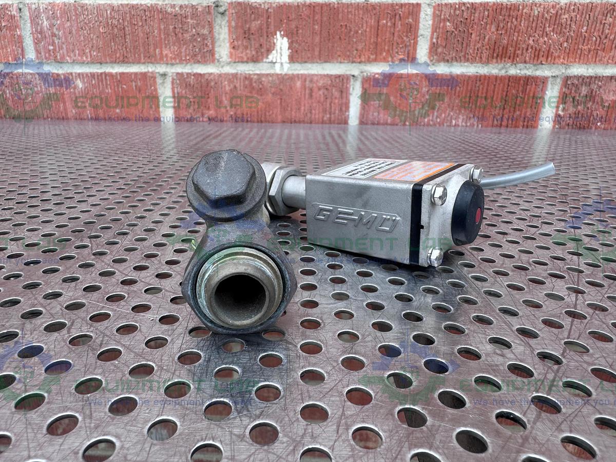 Used Gemu 540/15/D59405-1 Pneumatic Valve Actuator w/ 1/2" NPT Fitting