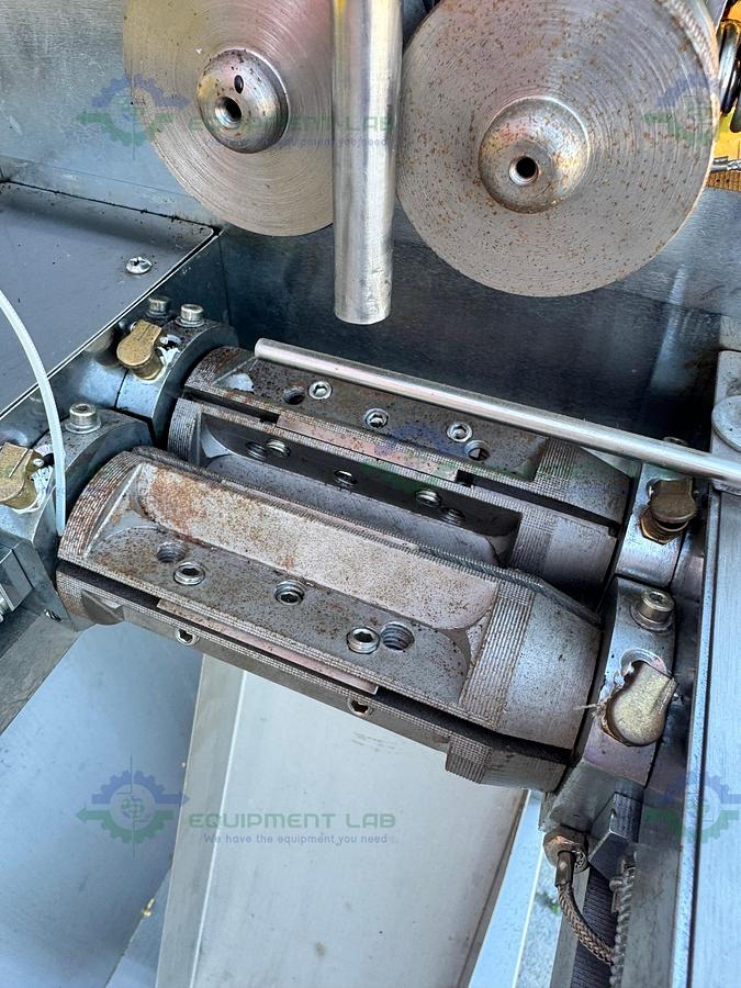  for parts or not working Chinese DS-200A Packaging Machine 220V w/ Sanch S900.2S0.75G VFD