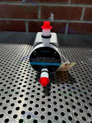 Used Cole Parmer 7090-62 PTFE Diaphragm Pump 100 mL/Min at 0 PSI, 400 RPM