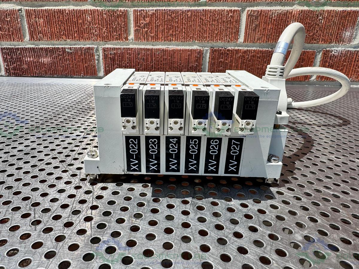 Used Lot of 6 - SMC VQ2100-5 Solenoid Valve Manifold 0.1-0.7 MPa