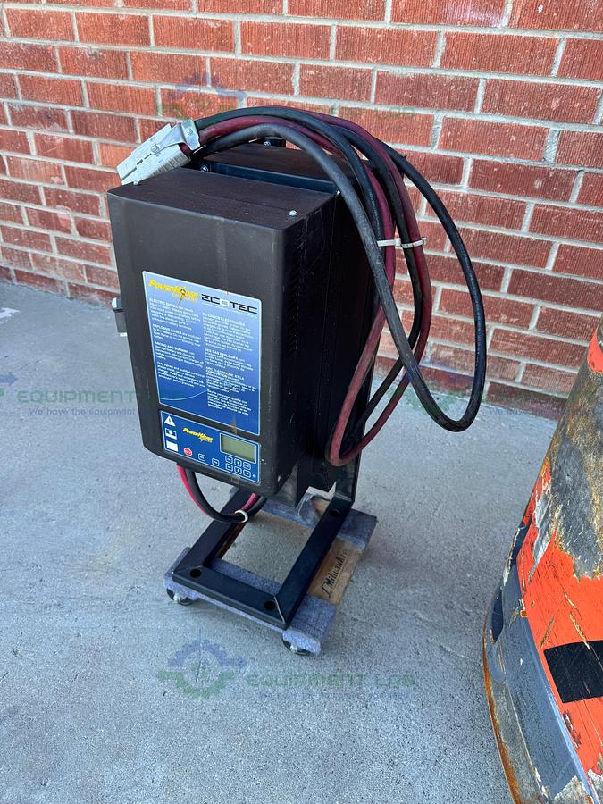 Used Toyota 8FBCU25 Electric Forklift 5000 lbs Capacity 4 Stage Mast w/ Charger