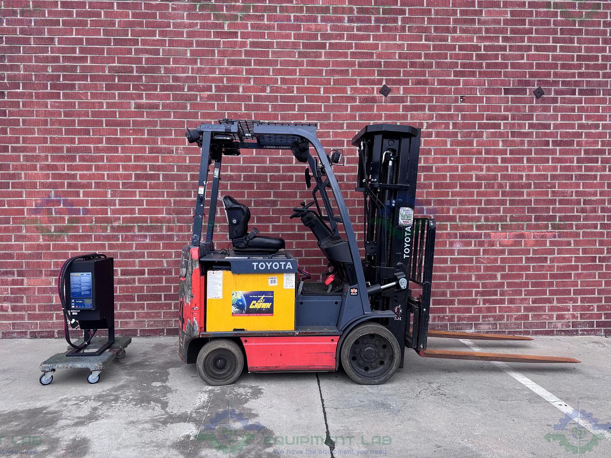Used Toyota 8FBCU25 Electric Forklift 5000 lbs Capacity 4 Stage Mast w/ Charger
