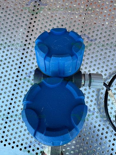 Used Magnetrol 705-5100-110/7EF-E4PN-024  Level Transmitter w/ 2.5" Fitting