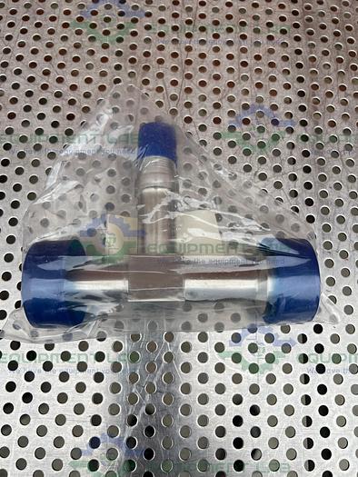 Lot of 2 - Advance Fittings  116A145 Stainless Steel Tee 1" to Threaded Adapter