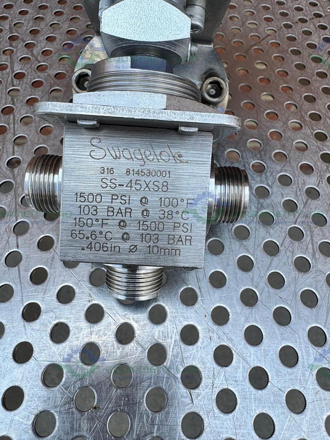 Used Whitey/Swagelok 153 DA Pneumatic Double Acting Actuator 200 PSI w/ SS45XS8 Valve