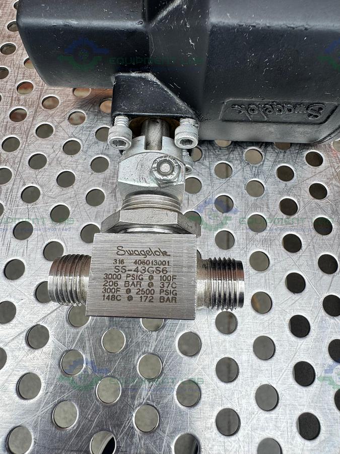 Used Whitey/Swagelok 131 DA Pneumatic Double Acting Actuator 200 PSI w/ SS43GS6 Valve