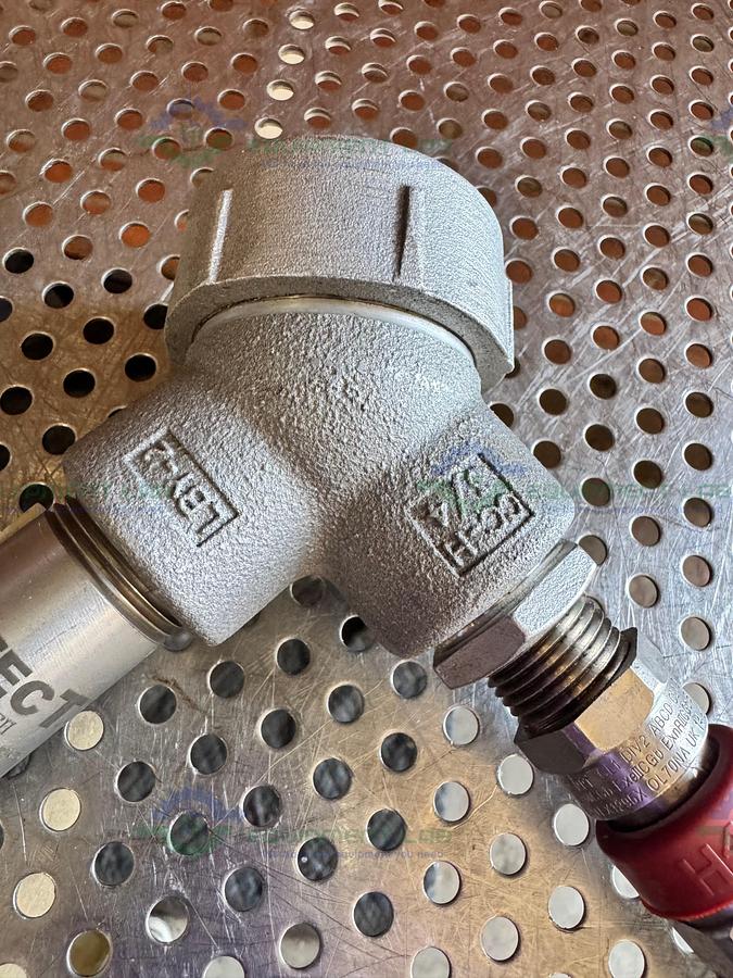 Used Dwyer FlotechT V6EPS-S-D-1-S Flow Switch W/ Crouse Minds LBY25 SA Elbow