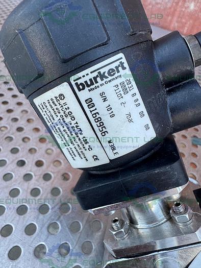 Used 2 Burkert 2031 A 8.0 00 00 0000 3-Way Pneumatic Solenoid Valve