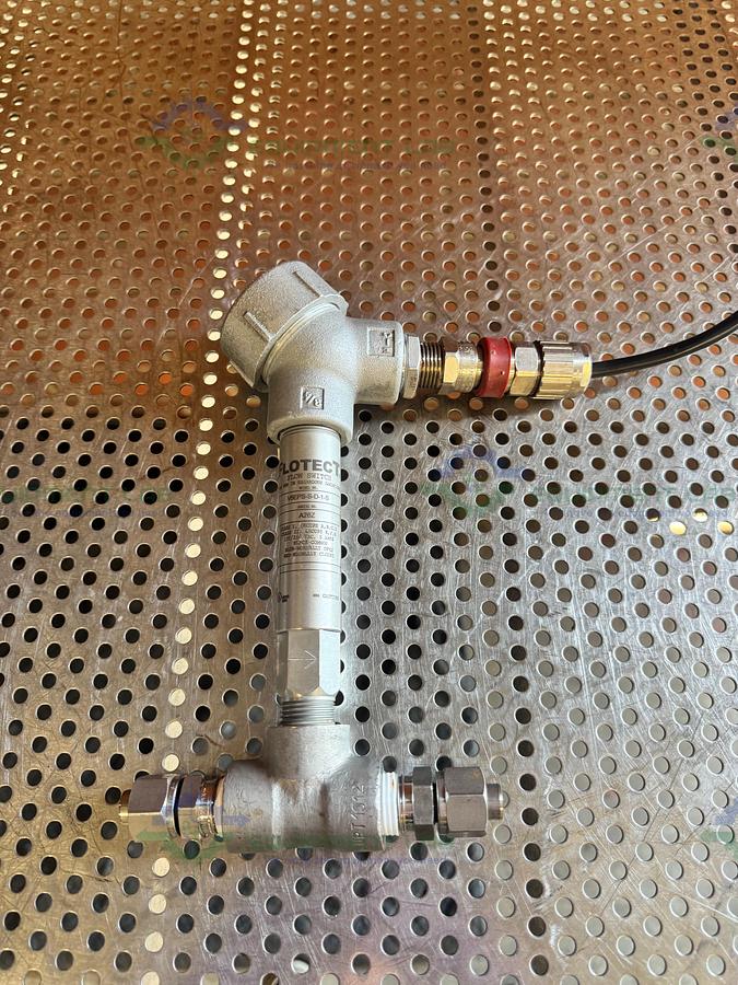 Used Dwyer FlotechT V6EPS-S-D-1-S Flow Switch W/ Crouse Minds LBY25 SA Elbow