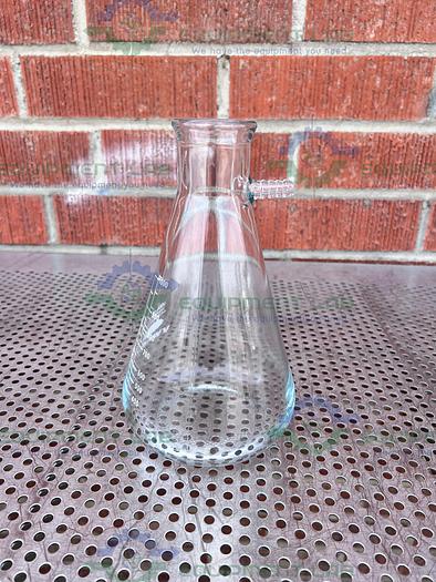 Used VWR 89000-386 Glass Filtering Flasks with Capacity Scale 1000 mL