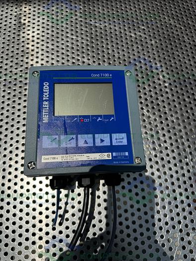 Used Mettler Toledo Cond 7100 e Conductivity Transmitter 24 to 230V