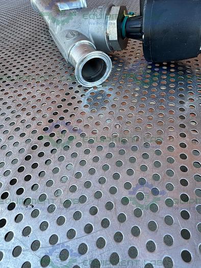 Used Gemu 554/40/D55345 Pneumatic Angle Seat Globe Valve w/ 1 1/2" Sanitary Fitting