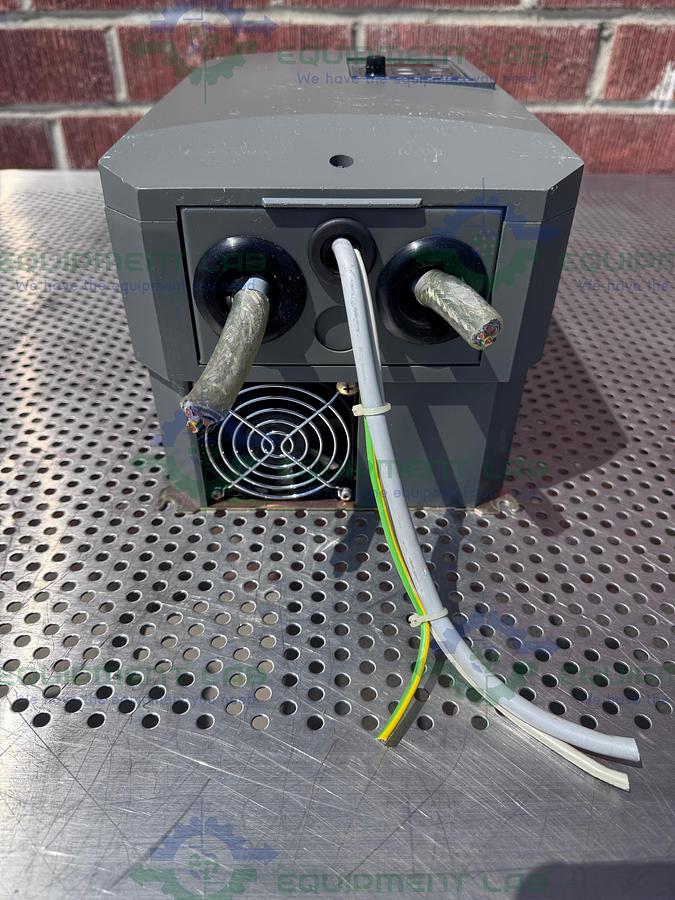 Used Emotron CF40-026 DigiFlux Frequency Inverter 0-400 Hz, 3x0-400 V