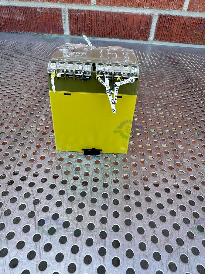 Used Pilz PNOZ 1 3S1O 475695 Safety Relay 3.5 W, 24V DC