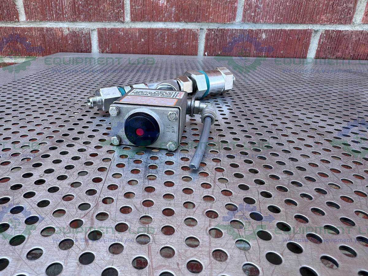 Used Gemu 540/15/D59405-1 Pneumatic Valve Actuator w/ Parker 8Z(A)-F8L-250-SS Valve