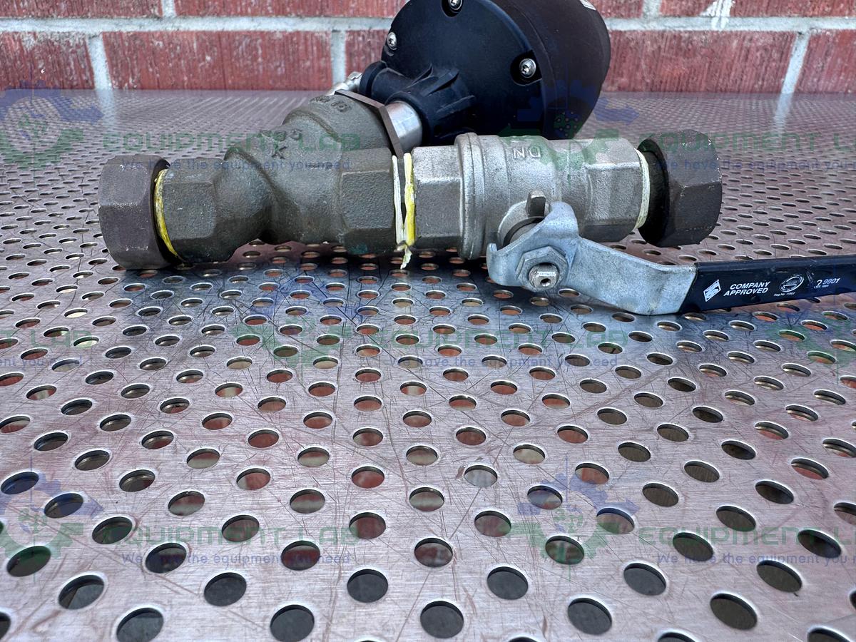 Used Gemu 554/15 Pneumatic Angle Seat Globe Valve w/ 3/4" Compression Fitting, Valve