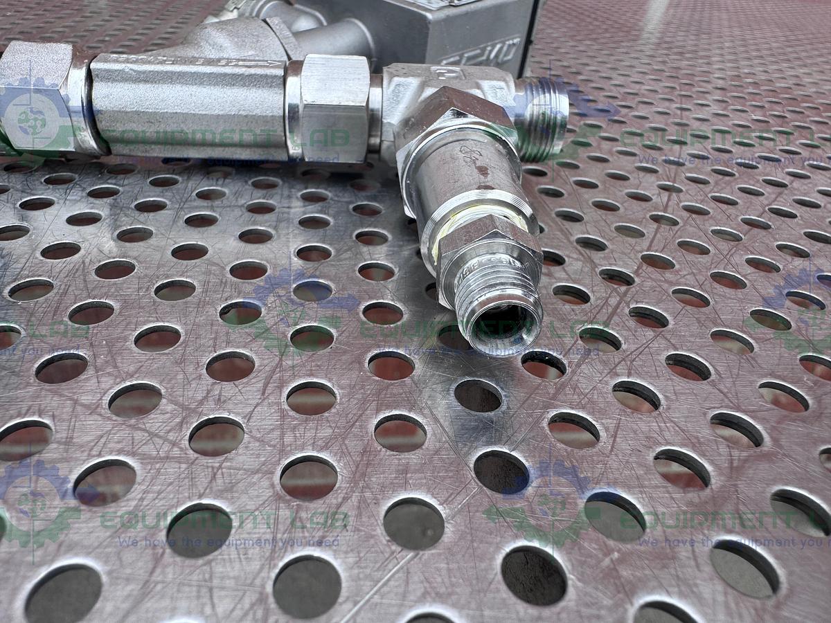 Used Gemu 540/15/D59405-1 Pneumatic Valve Actuator w/ Norgren R05-200-RNEA Regulator