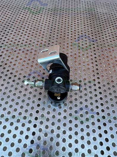 Used IMI Norgren R07-110-NNAA Compressed Air Regulator  300 PSIG w/ Ashcroft Guage