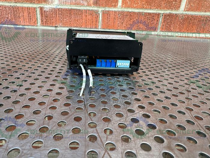 Used Red Lion Controls  APLLP 500 Apollo Loop Powered Process Indicator