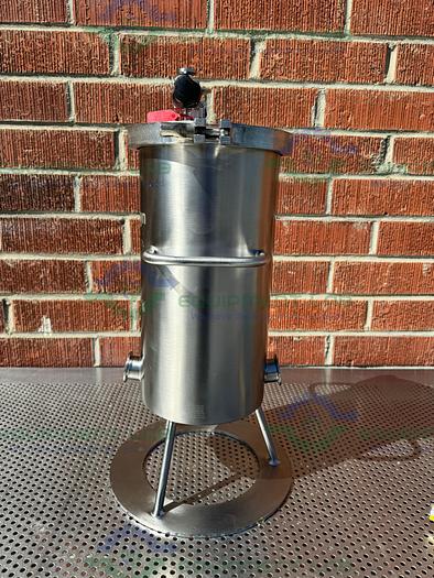 Used Aquasyn  Hastelloy C 22 Single Wall  14 Liter Tank w/ Aquasyn Valve
