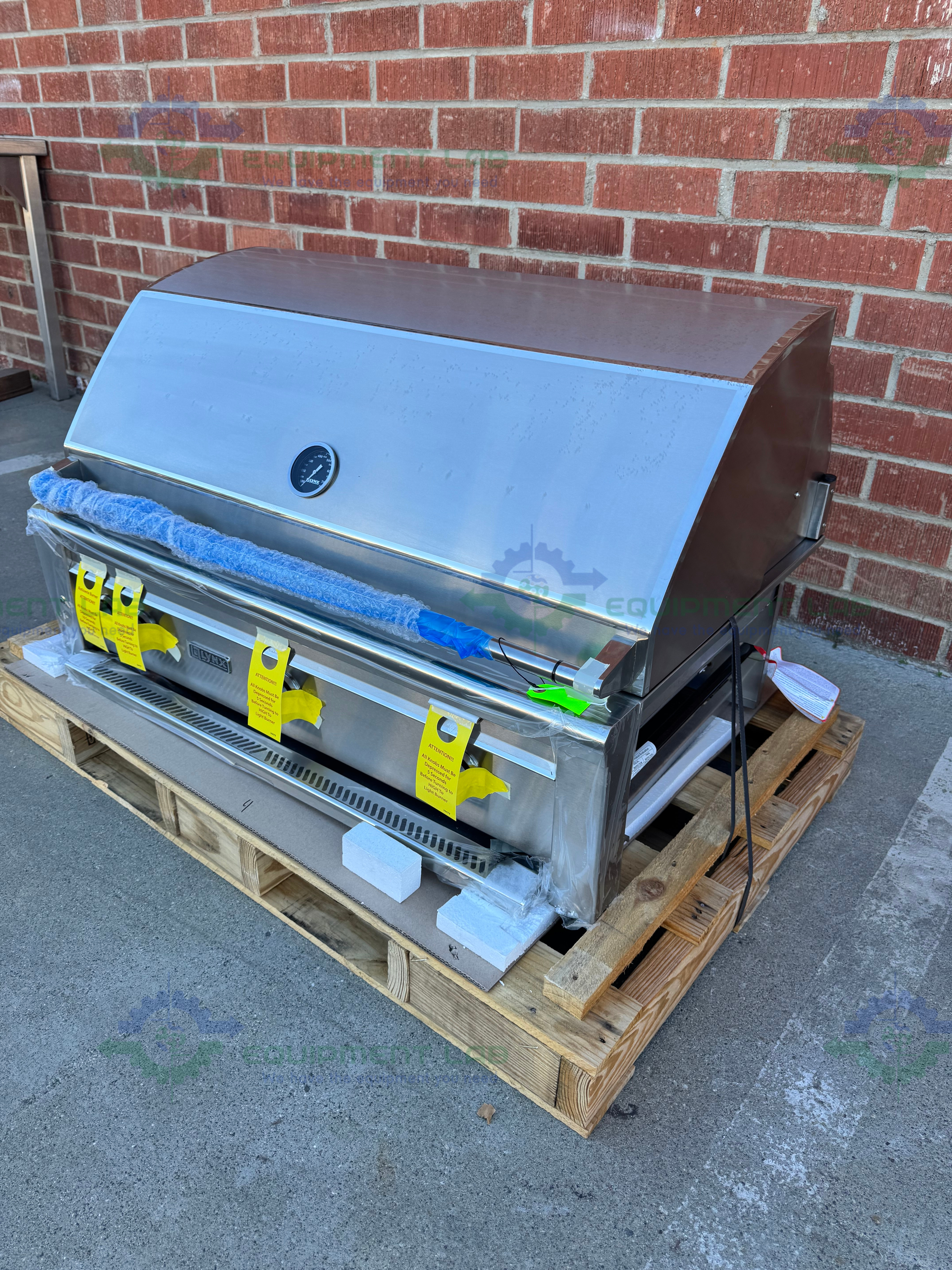 Lynx L42R-3-G01 42" Built-in Grill w All Ceramic Burners and Rotisserie