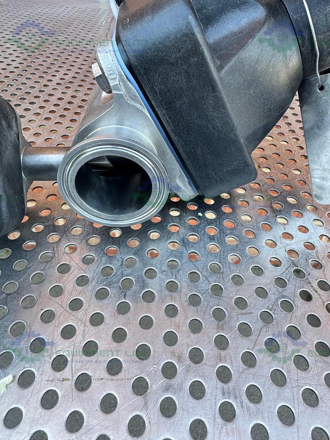 Used 2 ITT Pure Flo RA0.5MAX Diaphragm Valve w/ 1 1/2 and 1/2" Sanitary Fitting