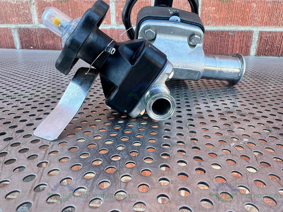 Used 2- ITT Pure Flo RA25MAX Diaphragm Valve w/ 1 1/2" to 3/4" Sanitary Fitting