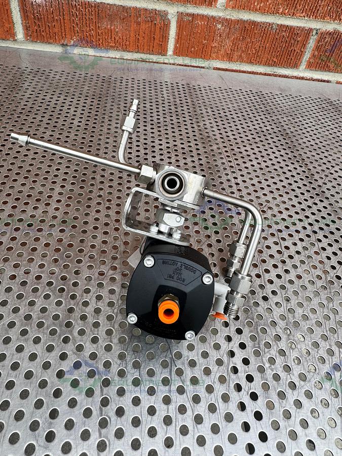 Used Whitey/Swagelok 131 DA Pneumatic Double Acting Actuator w/ SS-43Y6FS2 Valve