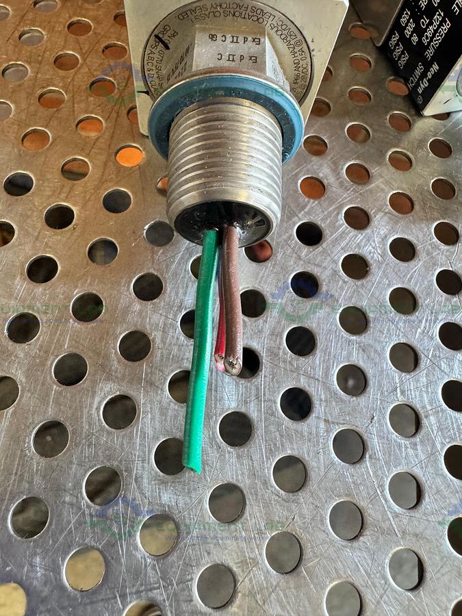 Used Lot of 2 - ITT Neo-Dyn 132P49C6 Adjustable Pressure Switch 20-80 PSIG