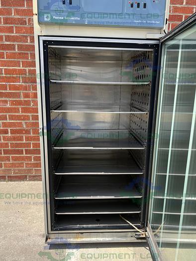 Used Thermo Fisher   3940  Refrigerated Incubator w/ Humidity 29 Cu Ft., 0° to 60°C