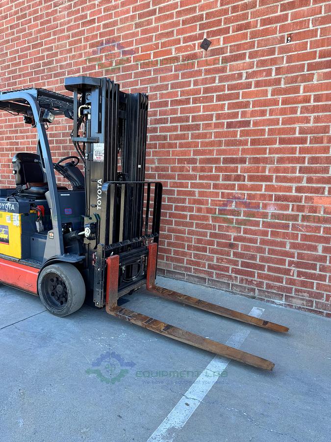Used Toyota 8FBCU25 Electric Forklift 5000 lbs Capacity 4 Stage Mast w/ Charger