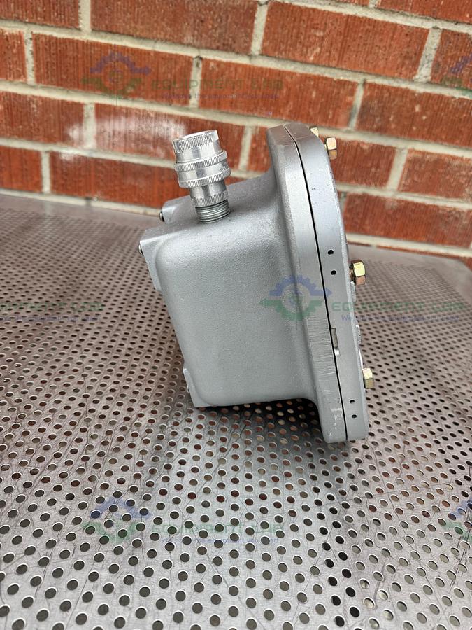 Used Killark EXB-664 N34 Explosion Proof Enclosure w/ Siemens 42BF35AF Contractor