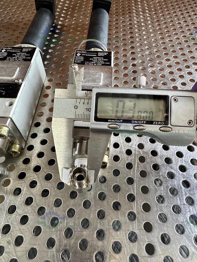 Used Lot of 2 - ITT Neo-Dyn 132P54C6 Adjustable Pressure Switch 375 to 725 PSIG