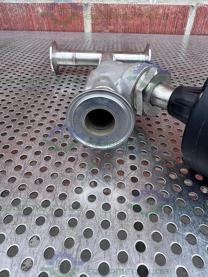 Used Gemu 554/25/D55 Pneumatic Angle Seat Globe Valve w/ 1" Sanitary Fitting