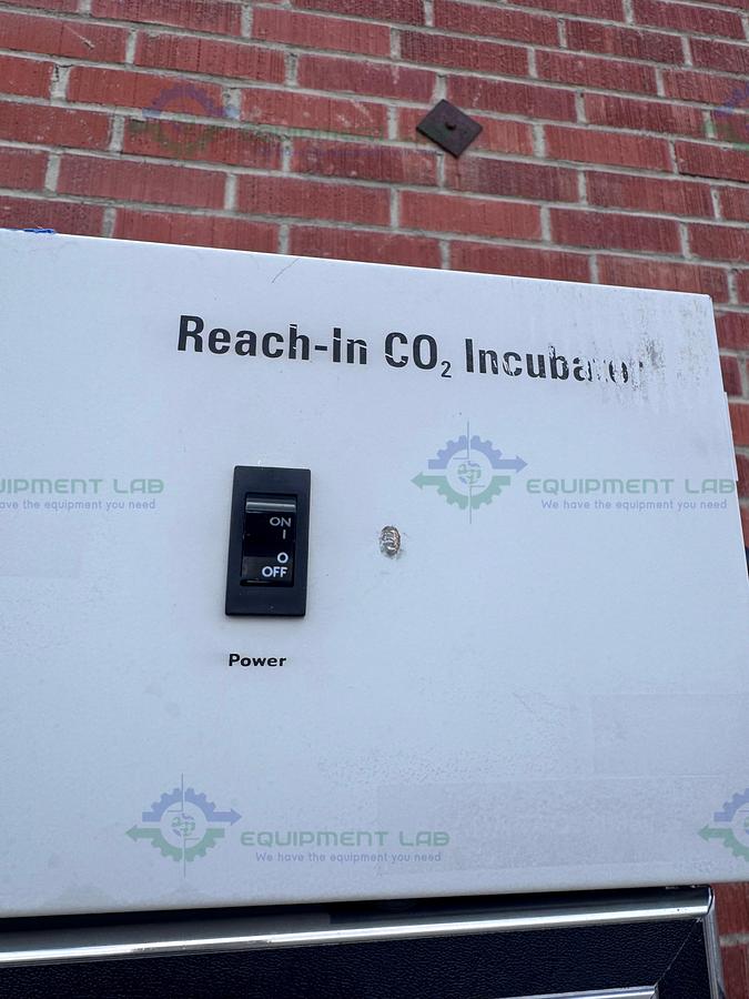 Used Thermo Scientific 3950  CO2 Incubator Temp Range  29 CuFT, 60C°, 120V