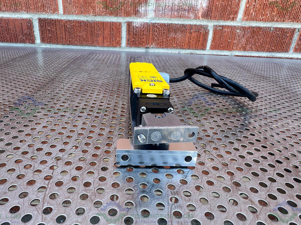 Used Sick i10-E0253 Safety Door Locking Device 250V