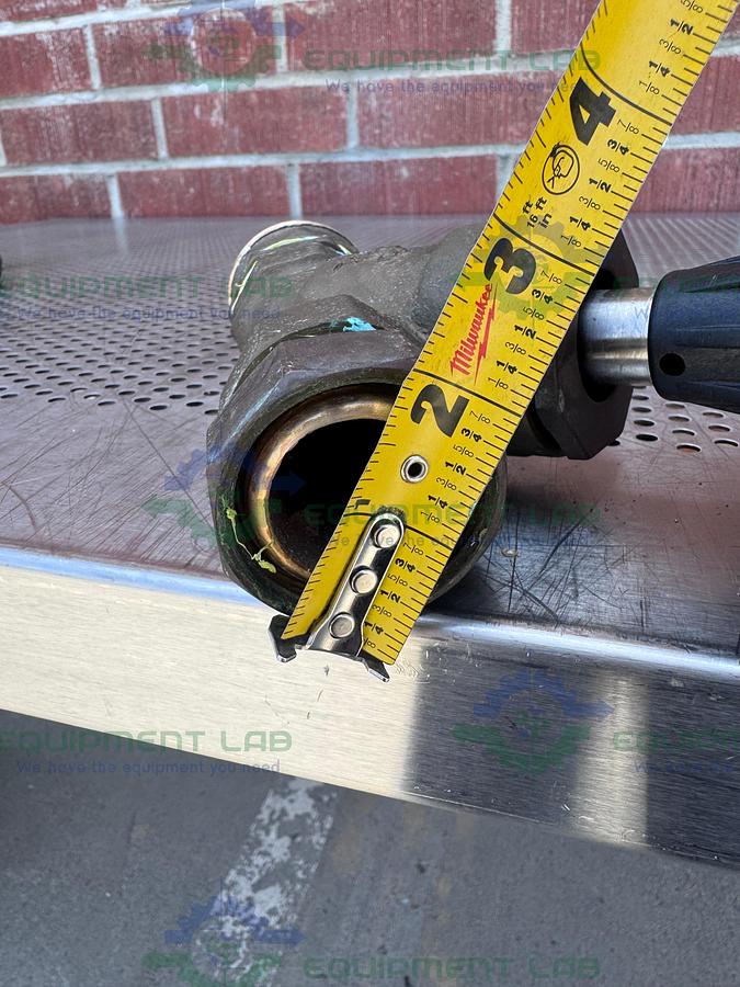 Used Gemu  554/32 Pneumatic Angle Seat Globe Valve w/ 1 1/4" to 1 1/2 Threaded Fitting