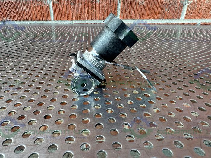 Used ITT Pure Flo .25-316L-RA20MAX-CWP150 Diaphragm Valve w/ 1/4" Sanitary Fittings