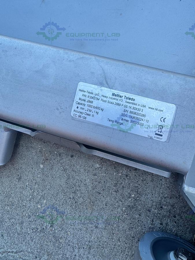 Used Mettler Toledo 2888 Stainless Steel Scale 1000 lbs w/ 30" x 30" Platform, Ramps