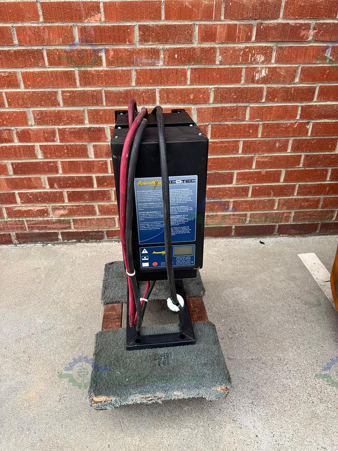 Used Toyota 8FBCU25 Electric Forklift  5000 lbs Capacity 4 Stage Mast w/ Charger
