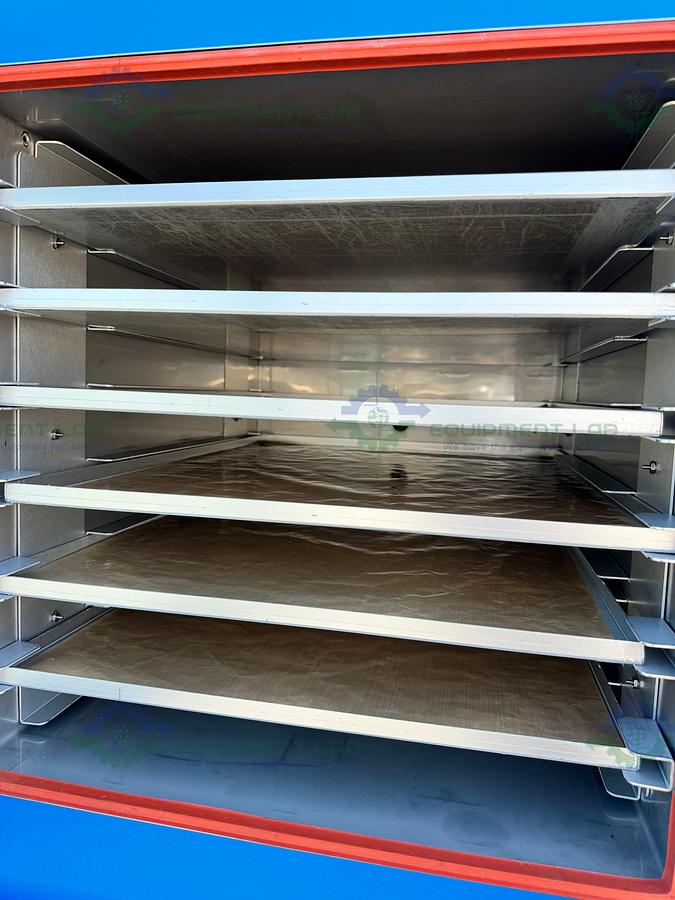 Used Cascade CVO-5 Double Up Vacuum Oven 14.4C to 150C, 4.5 Cu. Ft with Shelves