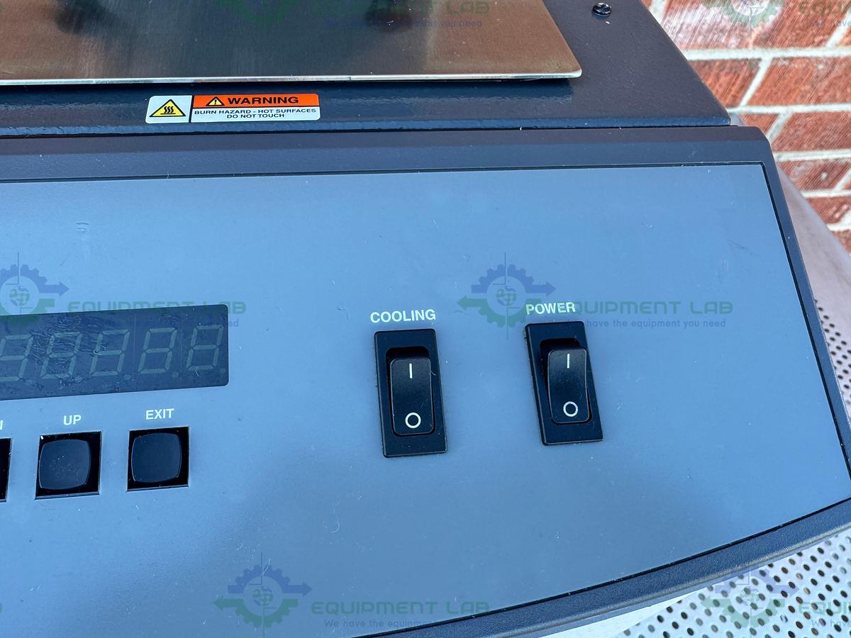 Used Fluke Hart Scientific 7320 Compact Temperature Calibration Bath –20 °C to 150 °C