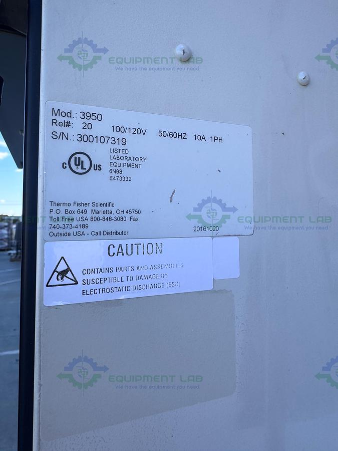 Used Thermo Scientific 3950 CO2 Incubator Temp Range 29 CuFT, 60C°, 120V