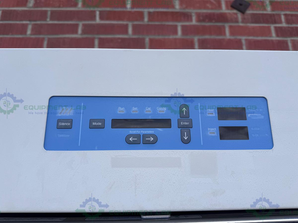 Used Thermo Scientific 3950  CO2 Incubator Temp Range  29 CuFT, 60C°, 120V