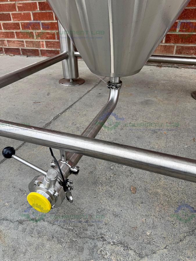 Used Blackstone Ventures 4700 L/30 BBL Stainless Steel Jacketed Fermentation Tank
