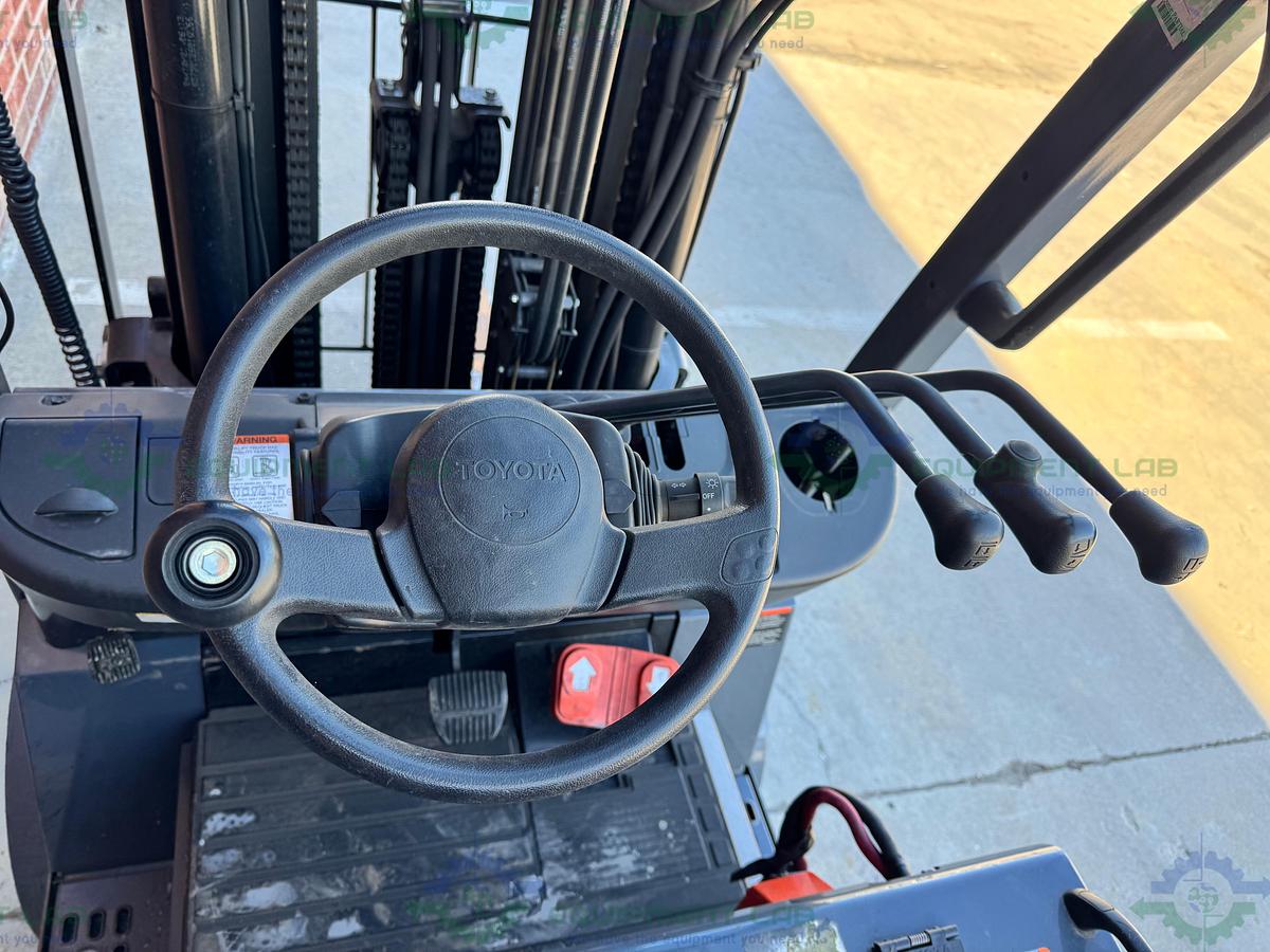 Used Toyota 8FBCU25 Electric Forklift 5000 lbs Capacity 4 Stage Mast w/ Charger