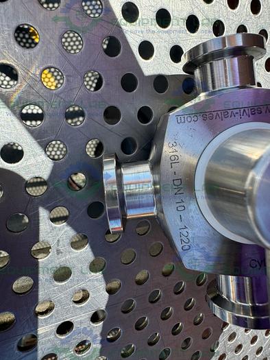 Used GE Healthcare Salvi DN10 1220 4-way 316 Valve 18-1012-57 w/1/2" Sanitary Fitting